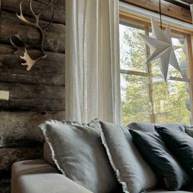 A quiet cabin in Lapland, where snowy forests and shimmering northern lights create a world of pure peace. 🤍#ylläs #yllas #visitylläs #visitlapland #visitfinland #ylläsjärvi